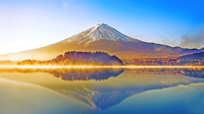 mount-fuji-refleclected-in-lake-kawaguchi-japan-backiee-4K.jpg
